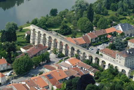 Aqueduc_Jouy_aux_Arches.jpg