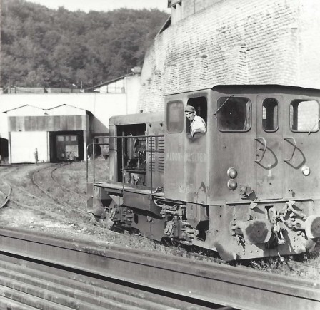 Val-de-fer_Locomotive_Diesel_No.1_quitte_le_2e_niveau.jpg