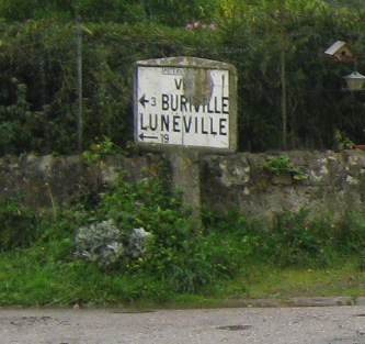 Poteau_Michelin_Initial.jpg, juin 2011 Poteau_Michelin_Initial.jpg